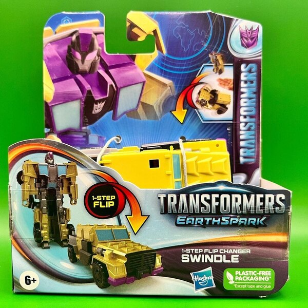 In Hand Image Of Transformers Earthspark 1 Step Swindle  (15 of 16)